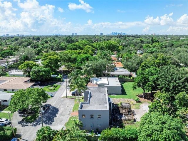 Продажа дома по адресу 11402 NE 8th Ct - фото 7514735