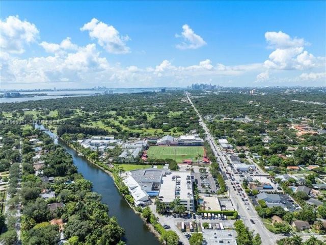 Продажа дома по адресу 11402 NE 8th Ct - фото 7514742