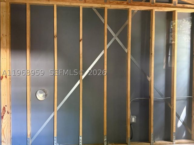 Продажа дома по адресу 235 NE 46th St - фото 9008254