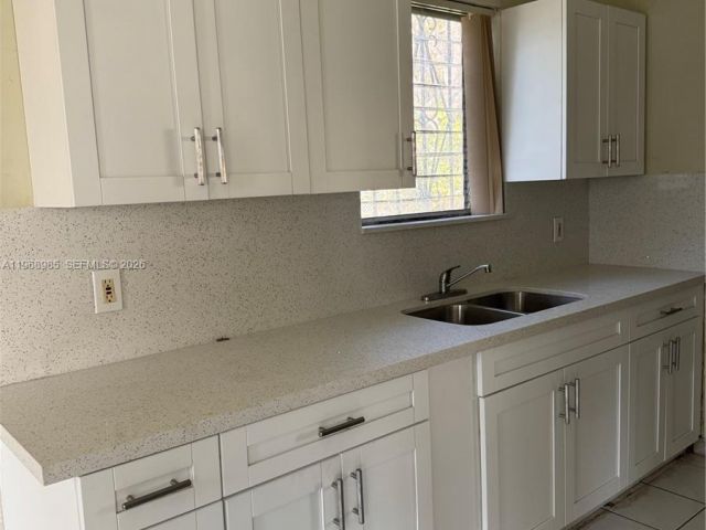 Дом в аренду по адресу 480 NE 127th St - фото 7475835