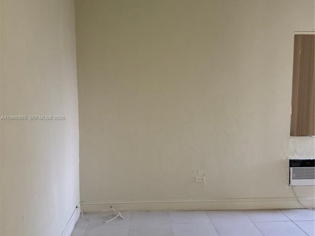 Дом в аренду по адресу 480 NE 127th St - фото 7475842