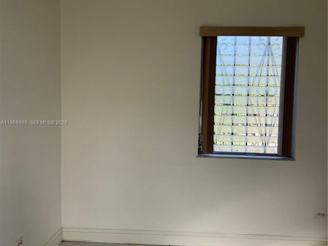 Дом в аренду по адресу 480 NE 127th St - фото 7475843