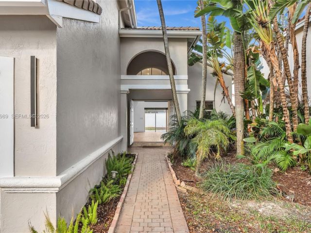 Дом в аренду по адресу 4917 SW 32nd Way - фото 7472414