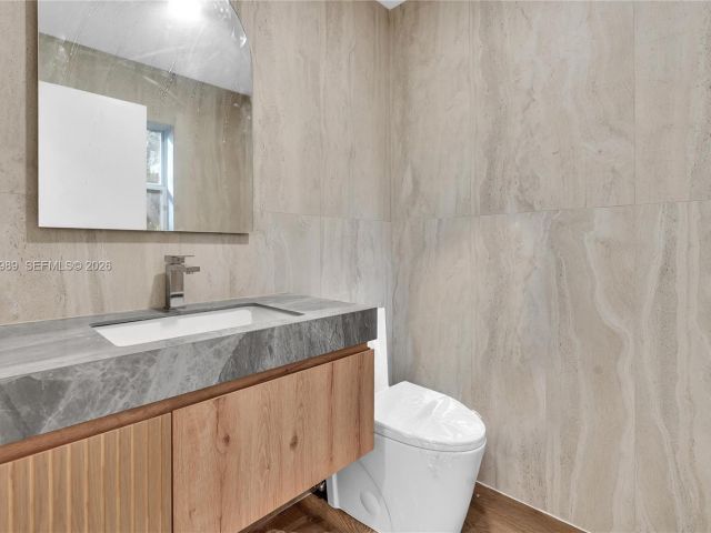 Дом в аренду по адресу 4917 SW 32nd Way - фото 7472415