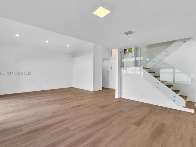 Дом в аренду по адресу 4917 SW 32nd Way - фото 7472419