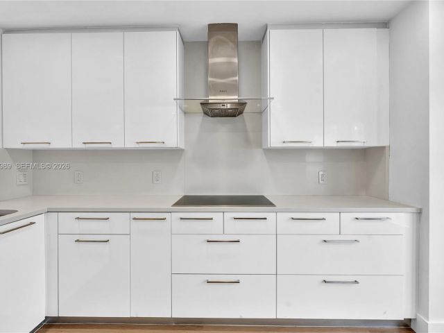 Дом в аренду по адресу 4917 SW 32nd Way - фото 7472427