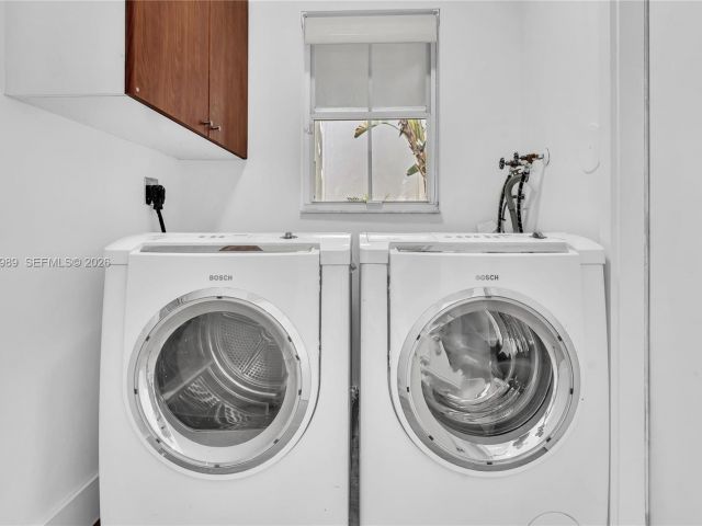 Дом в аренду по адресу 4917 SW 32nd Way - фото 7472429