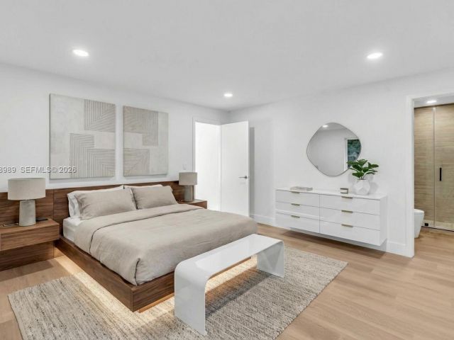 Дом в аренду по адресу 4917 SW 32nd Way - фото 7472430