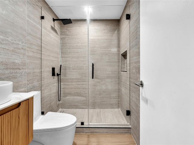 Дом в аренду по адресу 4917 SW 32nd Way - фото 7472432