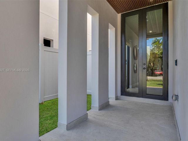 Дом в аренду по адресу 920 NE 17th Ave B - фото 7483731