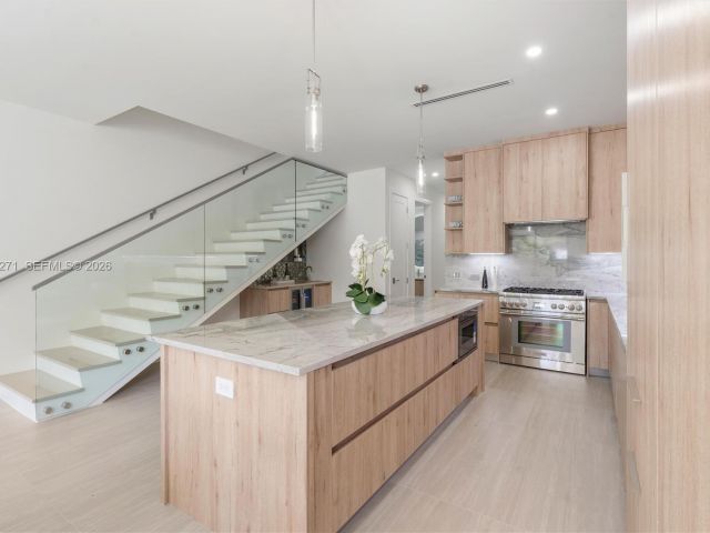 Продажа дома по адресу 912 SE 13th St - фото 7537098