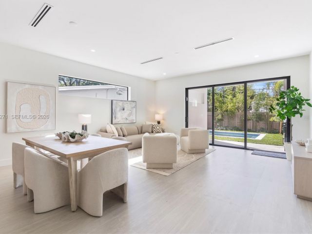 Продажа дома по адресу 912 SE 13th St - фото 7537099