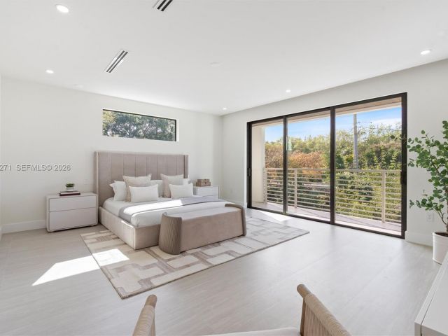 Продажа дома по адресу 912 SE 13th St - фото 7537101