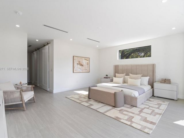 Продажа дома по адресу 912 SE 13th St - фото 7537102