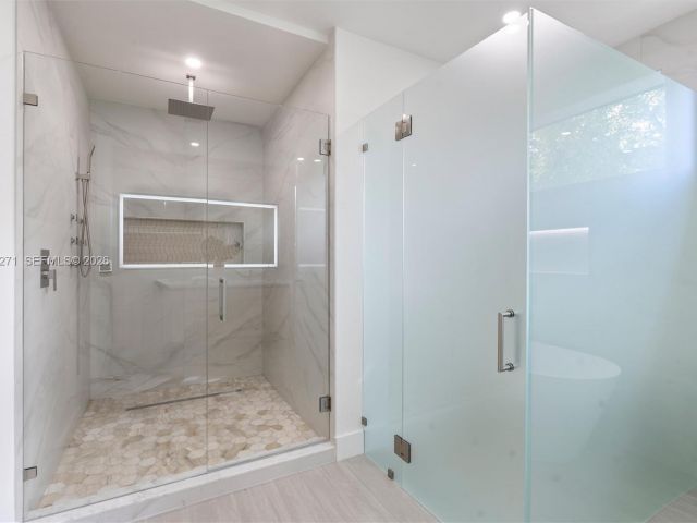 Продажа дома по адресу 912 SE 13th St - фото 7537104