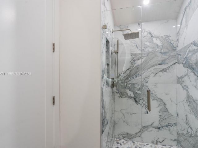 Продажа дома по адресу 912 SE 13th St - фото 7537108