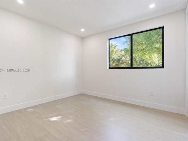 Продажа дома по адресу 912 SE 13th St - фото 7537111