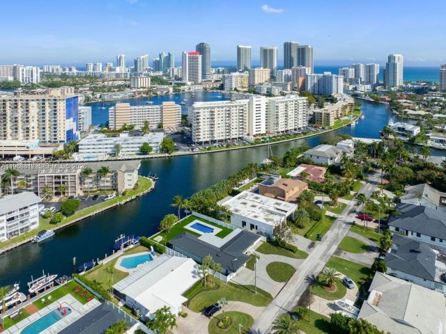 Продажа дома по адресу 430 Tamarind Dr - фото 7462417