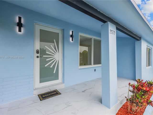 Продажа дома по адресу 2520 NW 108th St - фото 7536926