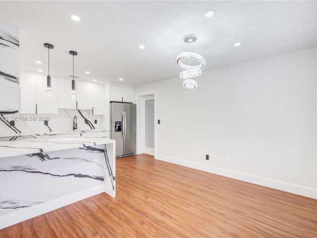 Продажа дома по адресу 2520 NW 108th St - фото 7536929