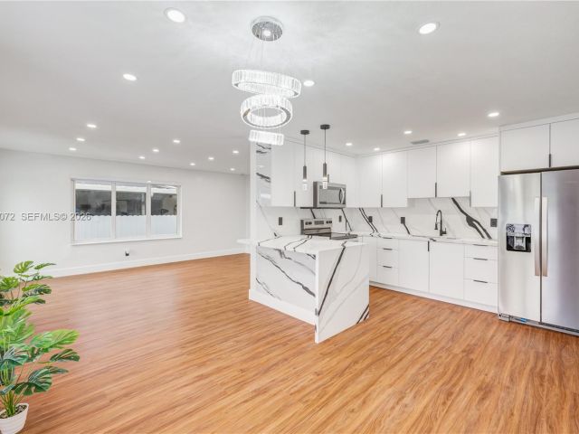 Продажа дома по адресу 2520 NW 108th St - фото 7536931