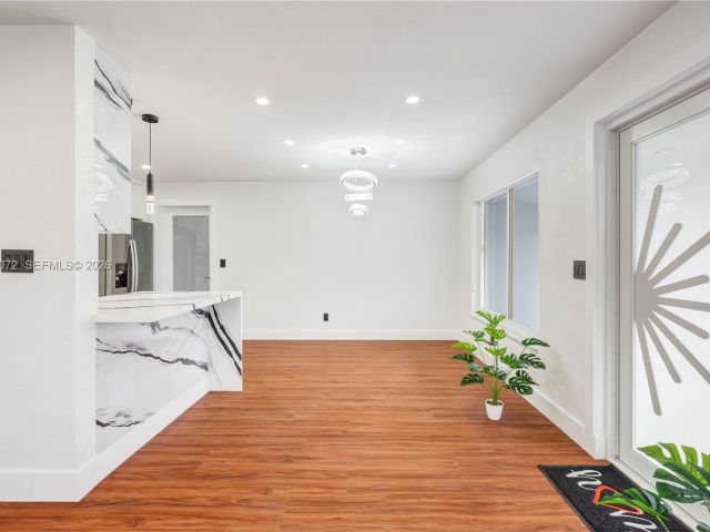 Продажа дома по адресу 2520 NW 108th St - фото 7536935