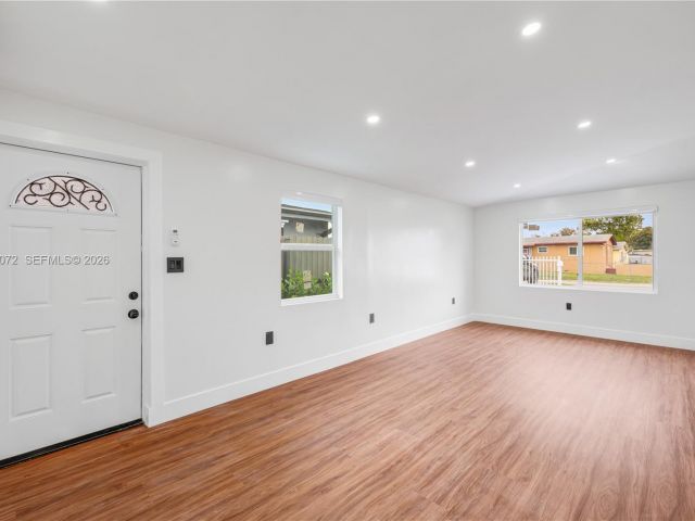 Продажа дома по адресу 2520 NW 108th St - фото 7536936