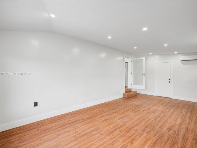 Продажа дома по адресу 2520 NW 108th St - фото 7536937