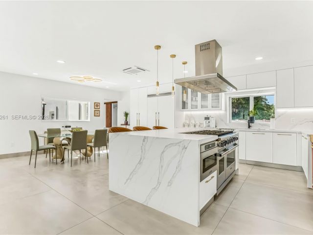 Продажа дома по адресу 500 94th St - фото 7467230