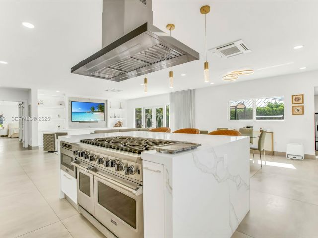 Продажа дома по адресу 500 94th St - фото 7467231