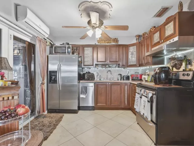 Продажа дома по адресу 4280 NE 11th Ter - фото 7478785