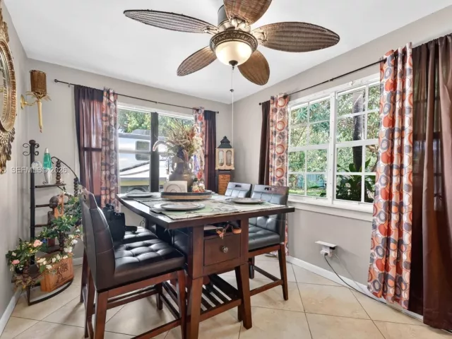 Продажа дома по адресу 4280 NE 11th Ter - фото 7478789