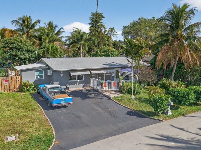 Продажа дома по адресу 4280 NE 11th Ter - фото 7478773