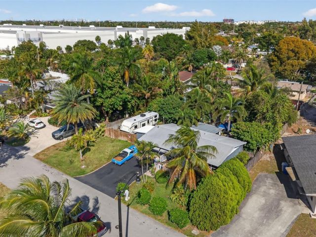 Продажа дома по адресу 4280 NE 11th Ter - фото 7478776