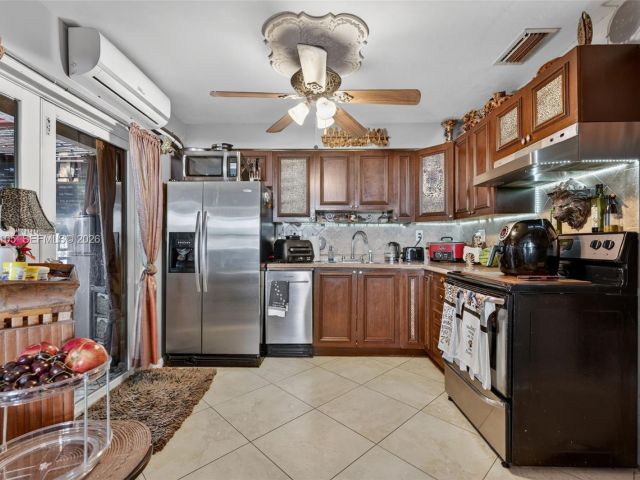 Продажа дома по адресу 4280 NE 11th Ter - фото 7478785