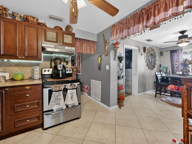 Продажа дома по адресу 4280 NE 11th Ter - фото 7478786