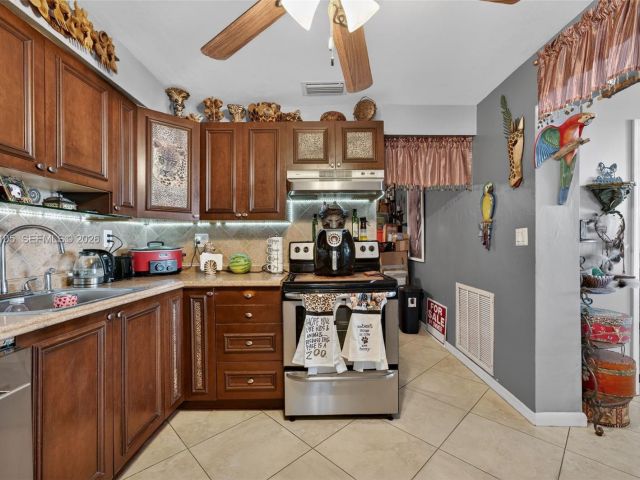 Продажа дома по адресу 4280 NE 11th Ter - фото 7478787