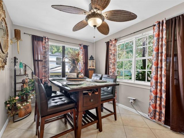 Продажа дома по адресу 4280 NE 11th Ter - фото 7478789