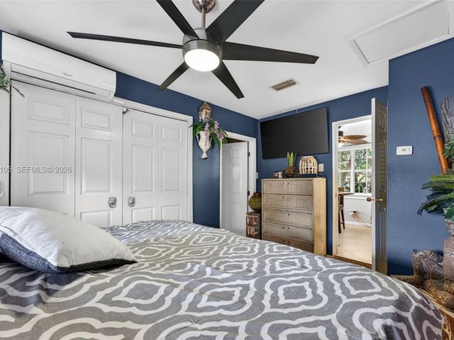 Продажа дома по адресу 4280 NE 11th Ter - фото 7478792