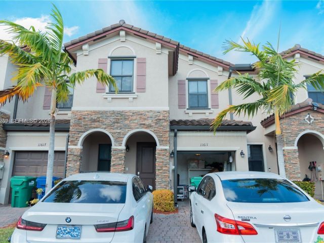 Дом в аренду по адресу 11611 SW 253 ST 11611 - фото 7492651