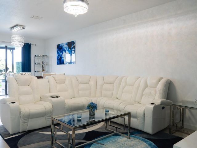 Дом в аренду по адресу 11611 SW 253 ST 11611 - фото 7492655