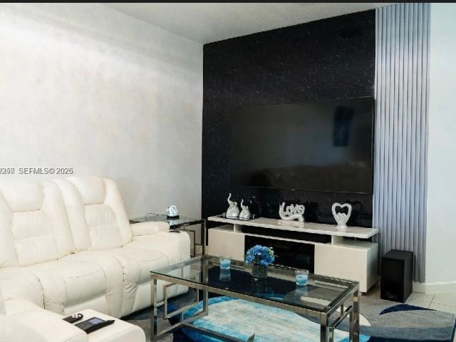 Дом в аренду по адресу 11611 SW 253 ST 11611 - фото 7492656