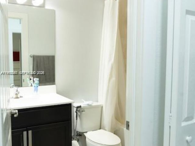 Дом в аренду по адресу 11611 SW 253 ST 11611 - фото 7492663