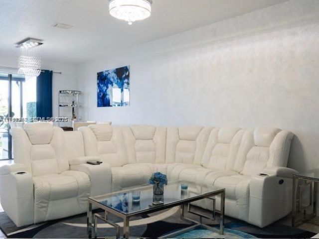 Дом в аренду по адресу 11611 SW 253 ST 11611 - фото 7492668