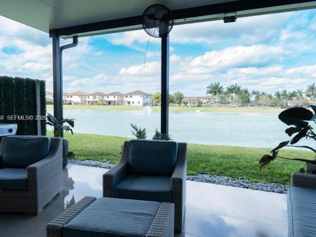 Дом в аренду по адресу 11611 SW 253 ST 11611 - фото 7492670