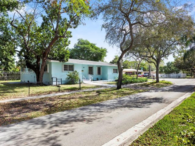 Дом в аренду по адресу 12905 NE 4th Ave 1 - фото 7475635