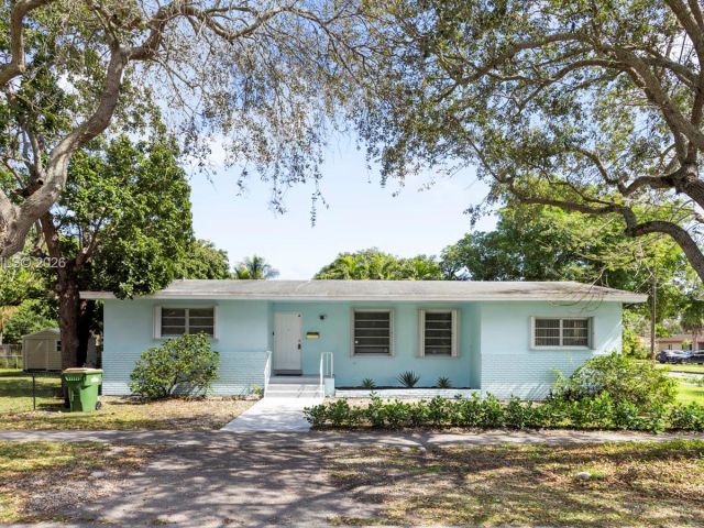 Дом в аренду по адресу 12905 NE 4th Ave 1 - фото 7475636