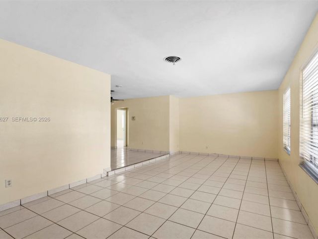 Дом в аренду по адресу 12905 NE 4th Ave 1 - фото 7475638