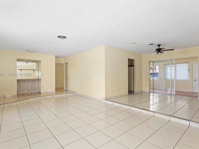 Дом в аренду по адресу 12905 NE 4th Ave 1 - фото 7475640