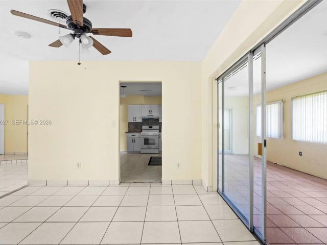 Дом в аренду по адресу 12905 NE 4th Ave 1 - фото 7475641